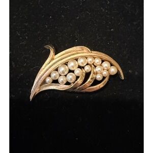 Vintage Crown Trifari Gold Tone Faux Pearl Leaf Wheat Spray Brooch Pin